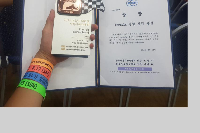 鋁型材邊框定制加工選擇〔深圳市航美〕鋁業,做工精細,交貨準時!