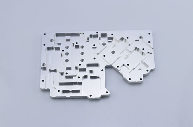 淺談一下CNC加工如何實現(xiàn)嚴格CNC加工通訊零件的公差問題? 淺談一下CNC加工如何實現(xiàn)嚴格CNC加工通訊零件的公差問題?