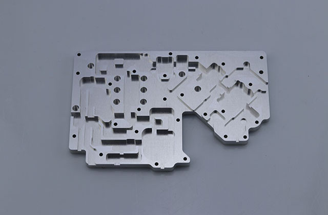 CNC數(shù)控機(jī)床在加工鋁料時(shí),如何保證尺寸? CNC數(shù)控機(jī)床在加工鋁料時(shí),如何保證尺寸?